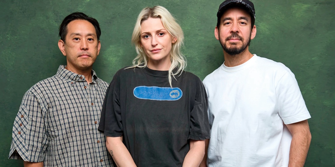 Joe Hahn, Emily Armstrong y Mike Shinoda de Linkin Park en sesión de fotos.