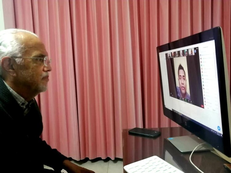 El Jueves, Miguel Ángel Navarro se enlazó con la secretaría de diversidad sexual del partido.