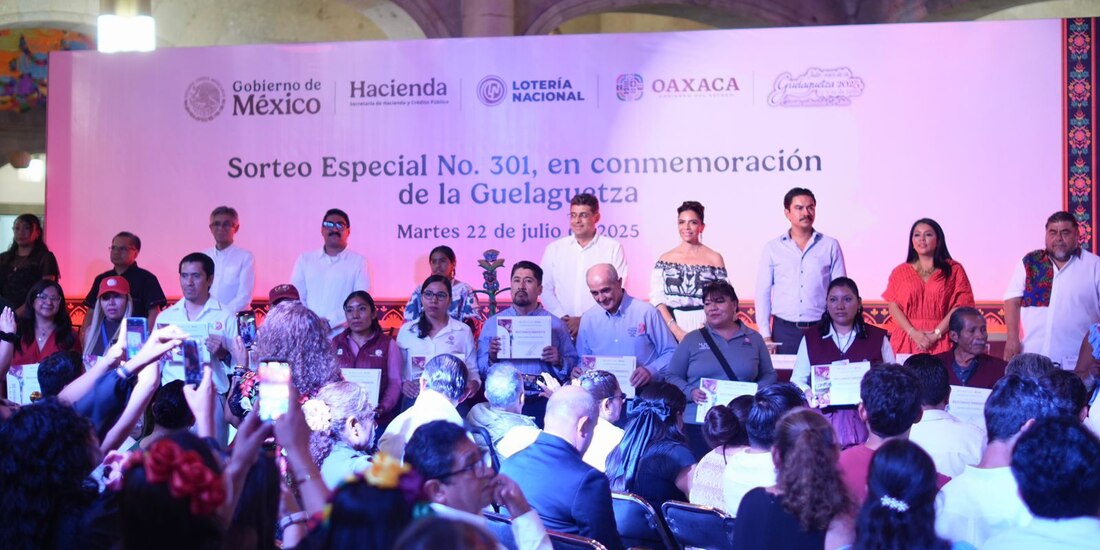 Autoridades durante el evento.