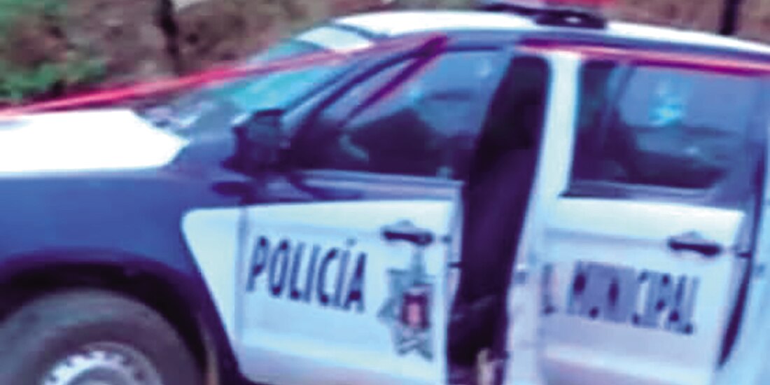 Así quedó la patrulla en la que se transportaban las víctimas, ayer.