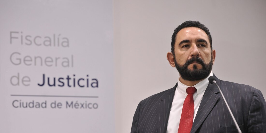 El vocero de la Fiscalía capitalina, Ulises Lara, durante su mensaje ofrecido a los medios de comunicación, ayer.