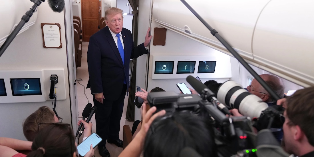 El presidente de Estados Unidos, Donald Trump, habla a la prensa en el Air Force One, el 2 de agosto de 2026.