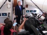 El presidente de Estados Unidos, Donald Trump, habla a la prensa en el Air Force One, el 2 de agosto de 2026.
