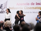 La presidenta Claudia Sheinbaum invitó a la actriz Salma Hayek a la presentación en Palacio Nacional.